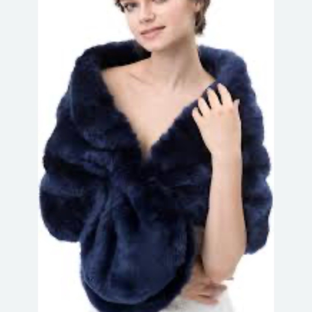 Caracilia Navy Faux Fur Shawl